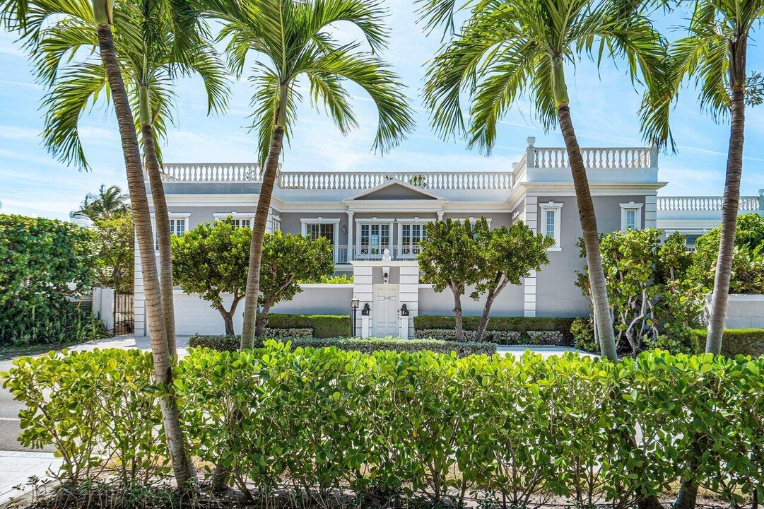 1048 S Ocean Blvd in Palm Beach, FL - Building Photo