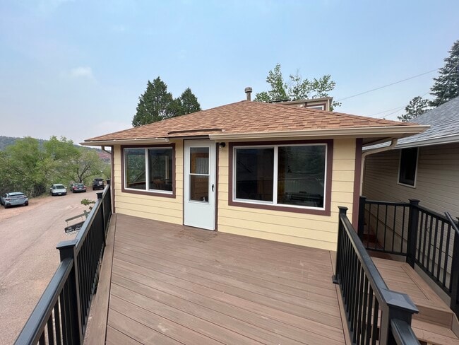 107 Elk Path in Manitou Springs, CO - Foto de edificio - Building Photo