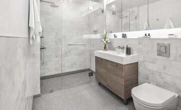 245 E 34th St in New York, NY - Building Photo - Building Photo