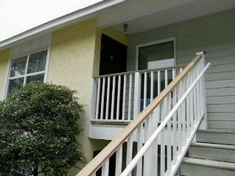 333 W Coleman Blvd in Mount Pleasant, SC - Building Photo