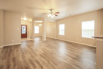 138 Pequin Rd in Crosby, TX - Foto de edificio - Building Photo