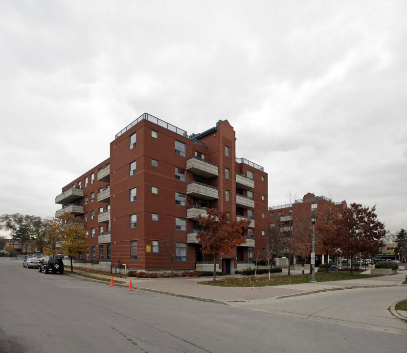 Roedean Co-op in Oakville, ON - Building Photo