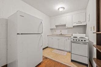 44-50 Church St in East Hartford, CT - Building Photo - Building Photo