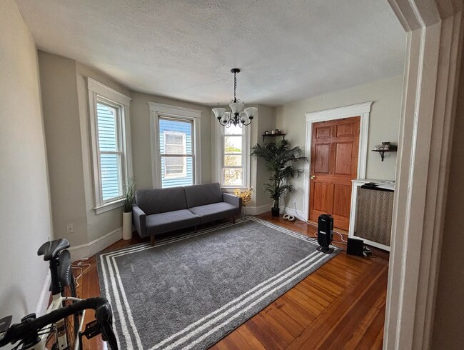 35 Magnus Ave, Unit 3 in Somerville, MA - Building Photo - Building Photo