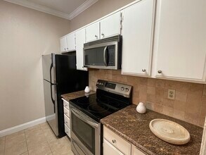 7128 Cross Creek Cir in Dublin, CA - Building Photo - Building Photo