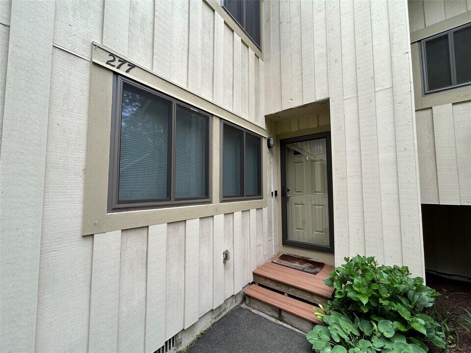 277 Maplewood Dr in South Salem, NY - Building Photo