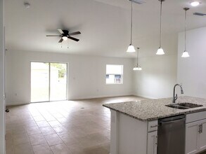 124 Spoonbill Ct in Poinciana, FL - Building Photo - Building Photo