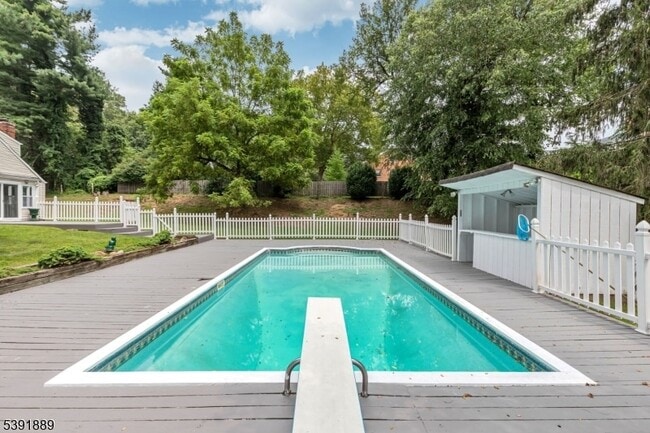 10 Jensen Ct in Chatham Township, NJ - Building Photo - Building Photo