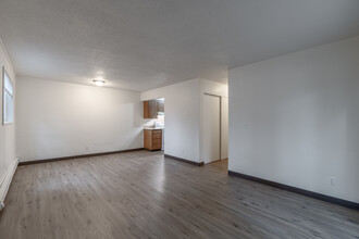 Brooktree Apartments in Salem, OR - Building Photo - Interior Photo