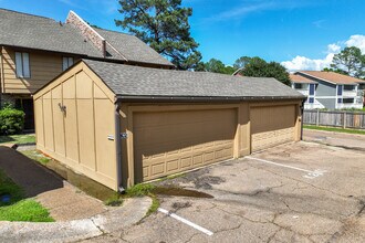 1255 E County Line Rd in Jackson, MS - Building Photo - Building Photo