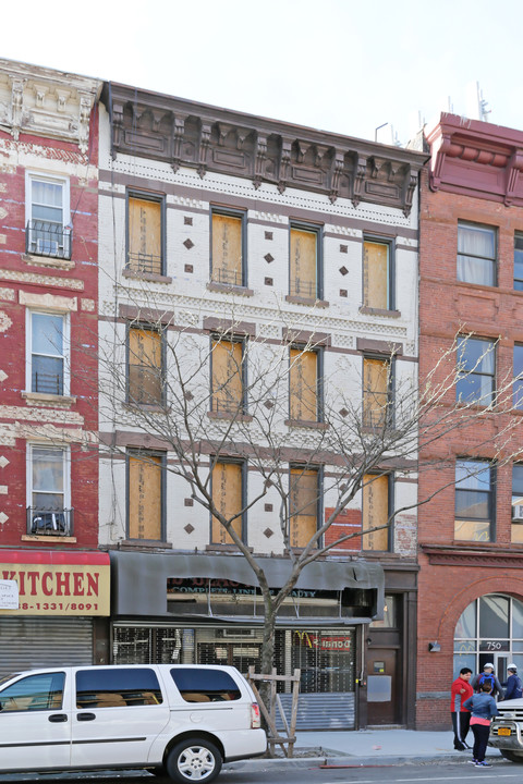 754 Grand St in Brooklyn, NY - Building Photo