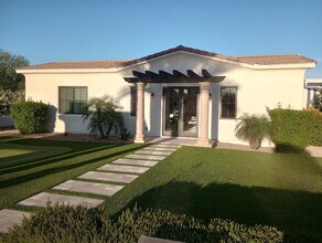 6823 E Valley Vista Ln in Paradise Valley, AZ - Building Photo - Building Photo
