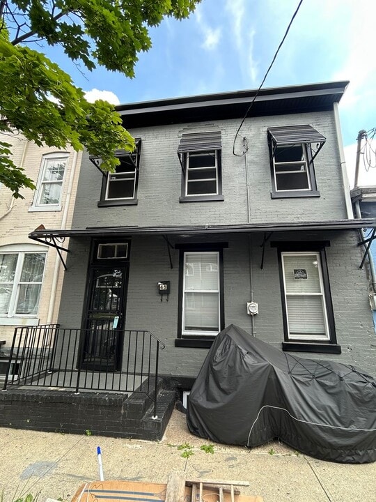 48 Dickinson St in Trenton, NJ - Building Photo