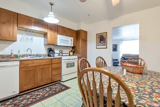 1693 E Fort Union Blvd in Cottonwood Heights, UT - Foto de edificio - Building Photo