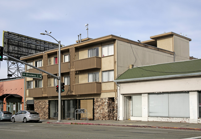 5275 College Ave in Oakland, CA - Foto de edificio - Building Photo