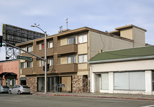 5275 College Ave in Oakland, CA - Building Photo - Building Photo