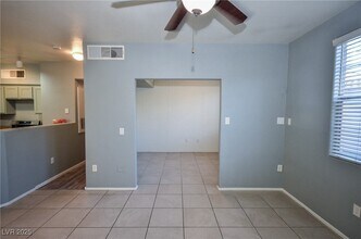 50 Aura de Blanco St in Henderson, NV - Building Photo - Building Photo
