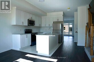 75 Sidney Rose Cmn in St Catharines, ON - Building Photo - Building Photo