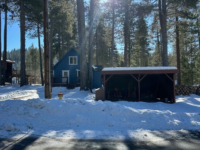 11879 Deerfield Dr in Truckee, CA - Building Photo - Building Photo