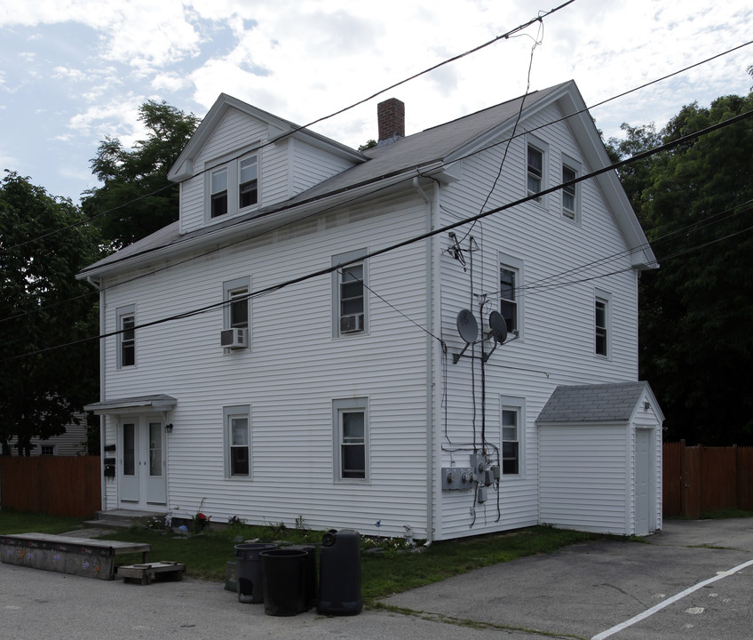 6 Howard St in Cranston, RI - Building Photo