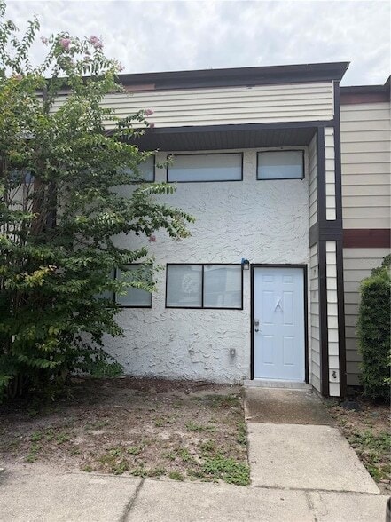 property at 3924 Crayrich Cir