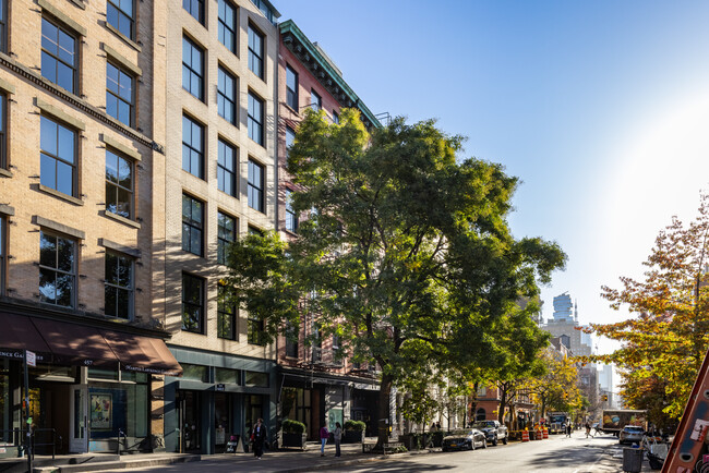 451-453 West Broadway in New York, NY - Foto de edificio - Building Photo