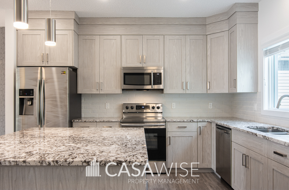 3073 Coughlan Ln SW in Edmonton, AB - Building Photo