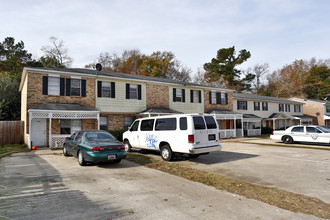 Hunter's Ridge Townhomes in North Charleston, SC - Building Photo - Building Photo