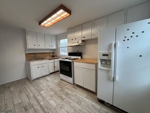 1103 Stone St in Rahway, NJ - Building Photo - Building Photo