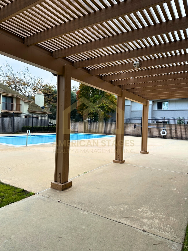 131 Village Cir Dr in Lompoc, CA - Building Photo - Building Photo