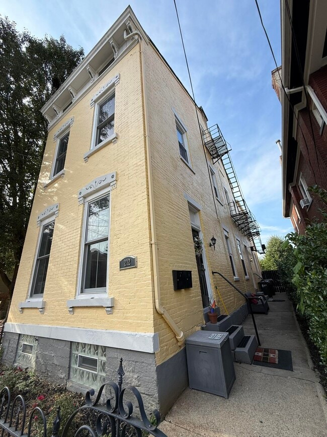 property at 212 W 6th St