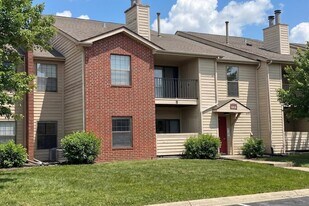 1955 N Hicks Rd in Palatine, IL - Building Photo