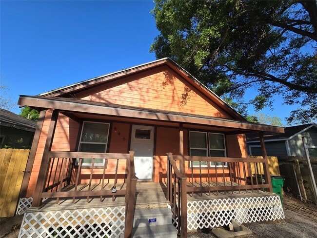 846 S Morgan St in Angleton, TX - Building Photo - Building Photo