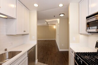 1401 Jackson St-Unit -406 in Oakland, CA - Foto de edificio - Building Photo