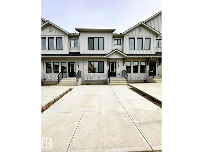 525 Secord Blvd NW in Edmonton, AB - Building Photo - Building Photo