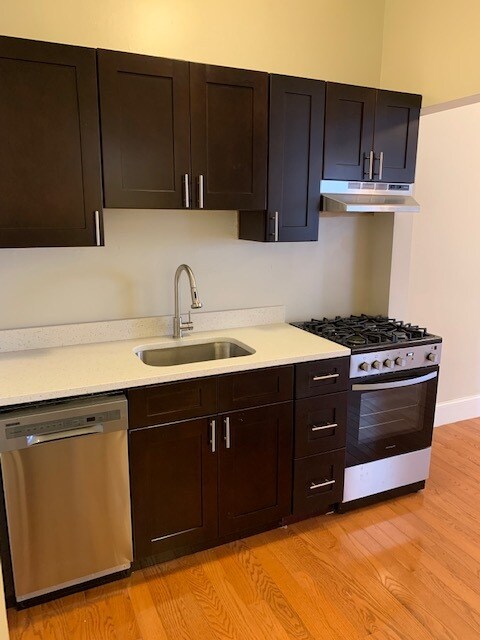 4014 Spruce St, Unit 2 Rear