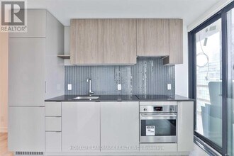 161 Roehampton Ave in Toronto, ON - Building Photo - Building Photo