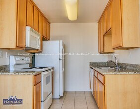6555 Mt Ada Rd in San Diego, CA - Foto de edificio - Building Photo