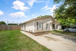 308 Willowick St in Tomball, TX - Building Photo