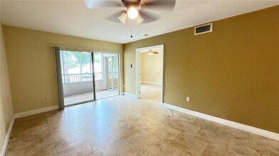 2803 N Oakland Forest Dr, Unit 203 in Oakland Park, FL - Foto de edificio - Building Photo