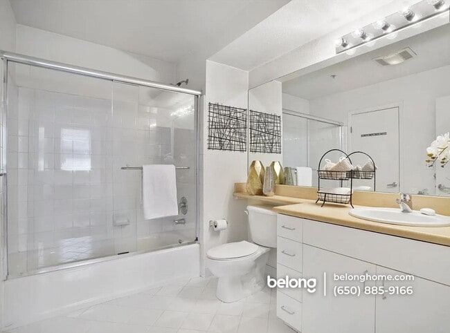 8300 Oceanview Terrace in San Francisco, CA - Foto de edificio - Building Photo