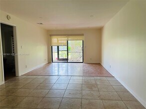 458 Lakeview Dr in Weston, FL - Building Photo - Building Photo