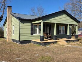 109 Wilson St in Benton, TN - Building Photo