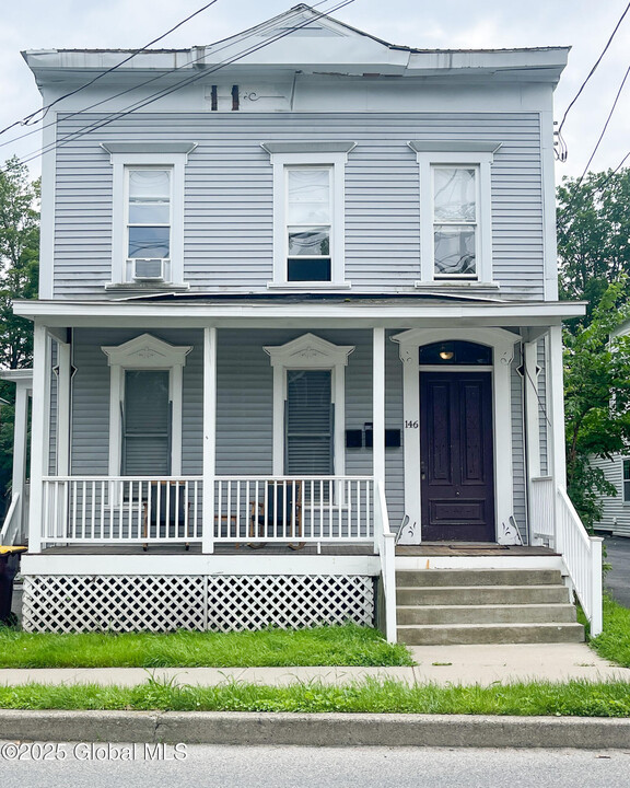 146 Washington St in Saratoga Springs, NY - Building Photo
