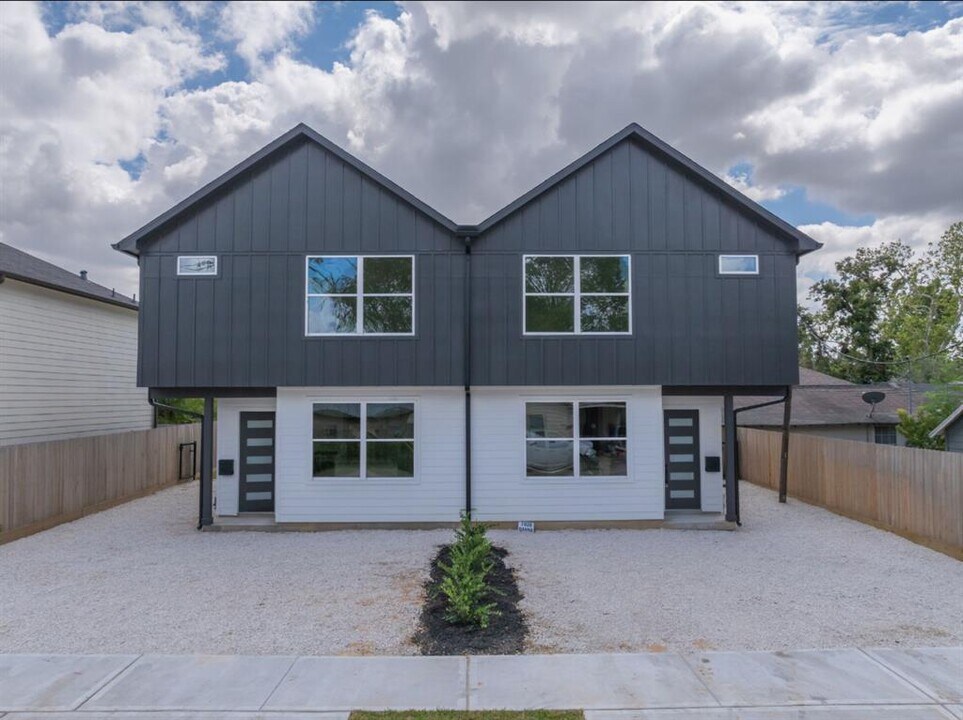 203 Danna Ln-Unit -A in Houston, TX - Building Photo