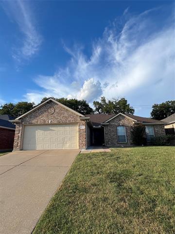 3112 Atrium Dr in Grand Prairie, TX - Building Photo