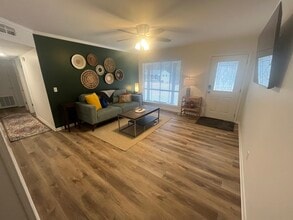 2530 Rolling View Dr SE, Unit A in Smyrna, GA - Foto de edificio - Building Photo