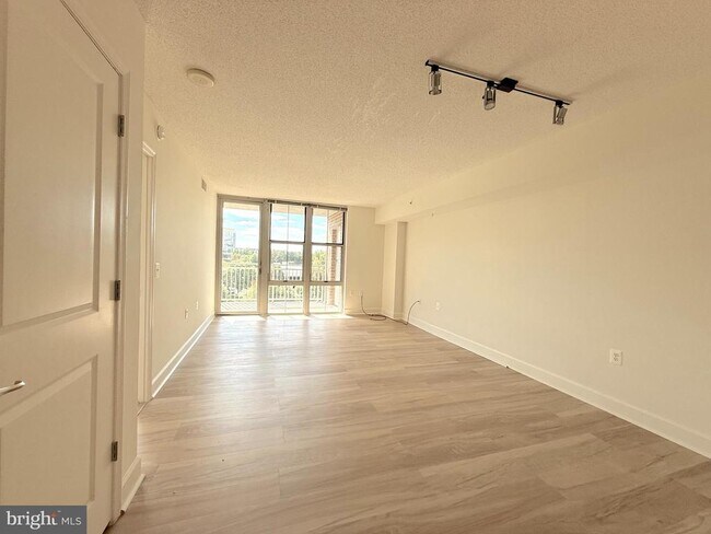 11800 Sunset Hills Rd in Reston, VA - Building Photo - Building Photo