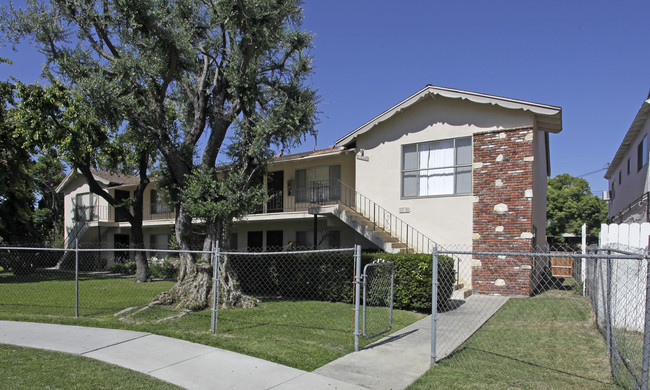 219 S Lillie Ave in Fullerton, CA - Foto de edificio - Building Photo