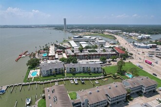 306 NASA Road 1 in Seabrook, TX - Building Photo - Building Photo